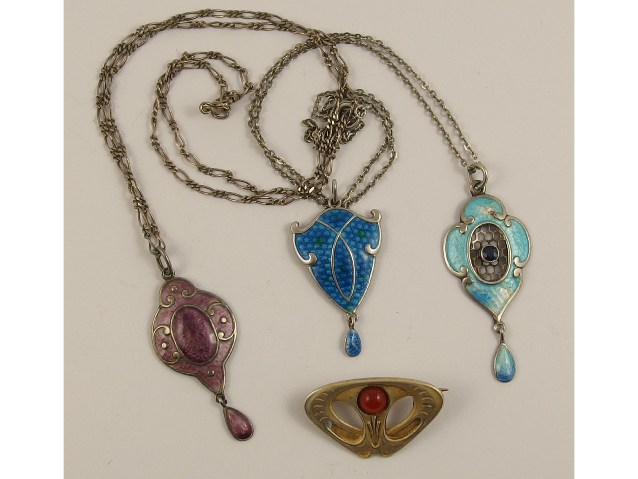 Appraisal: A collection of Edwardian jewellerycomprising of a white metal turquoise