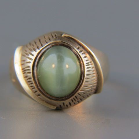 Appraisal: Cat's Eye Quartz Ring carat green cabochon gem in k