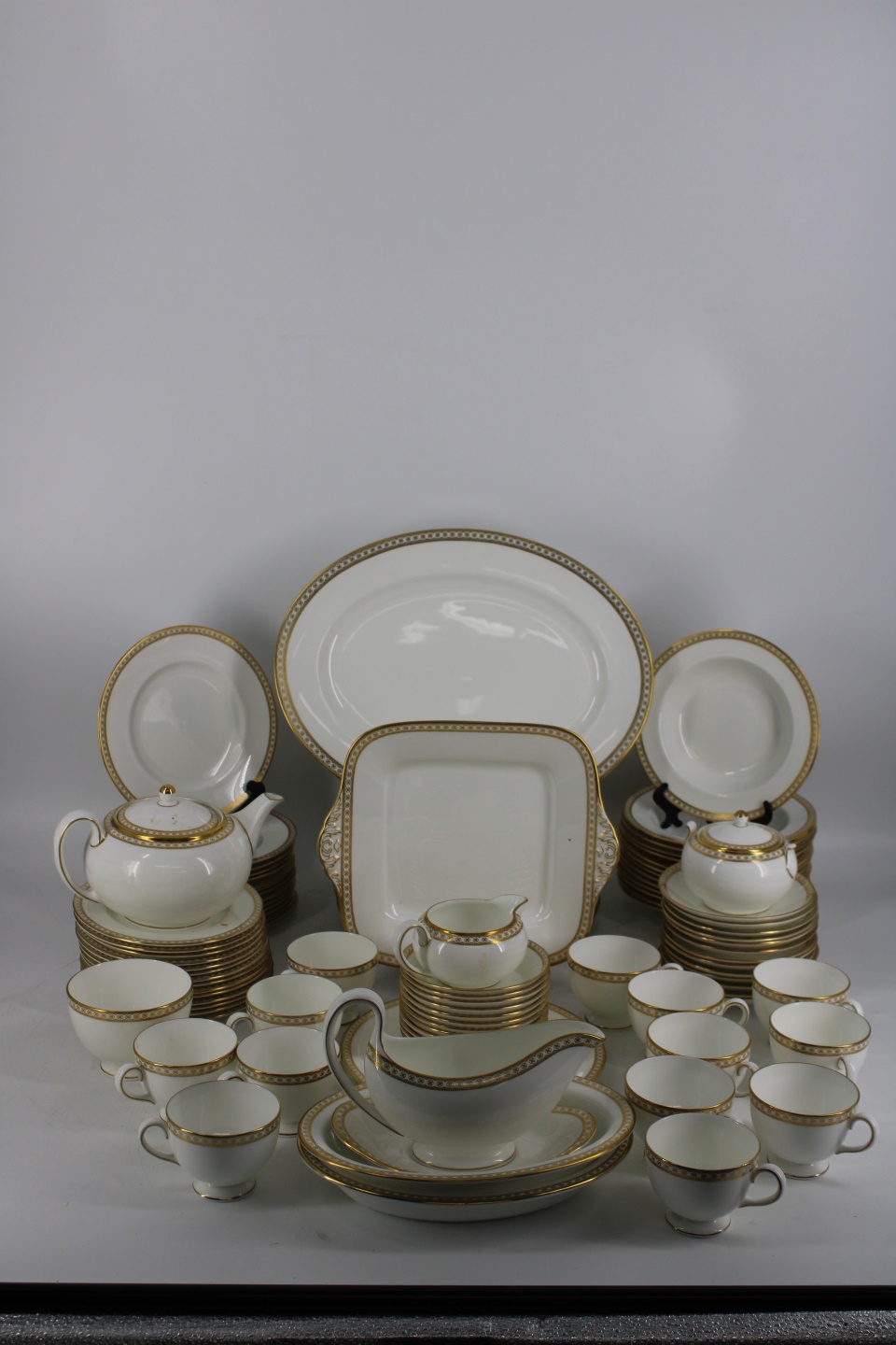 Appraisal: A LARGE SET OF WEDGWOOD GOLD ULANDER PORCELAIN Appx pcs