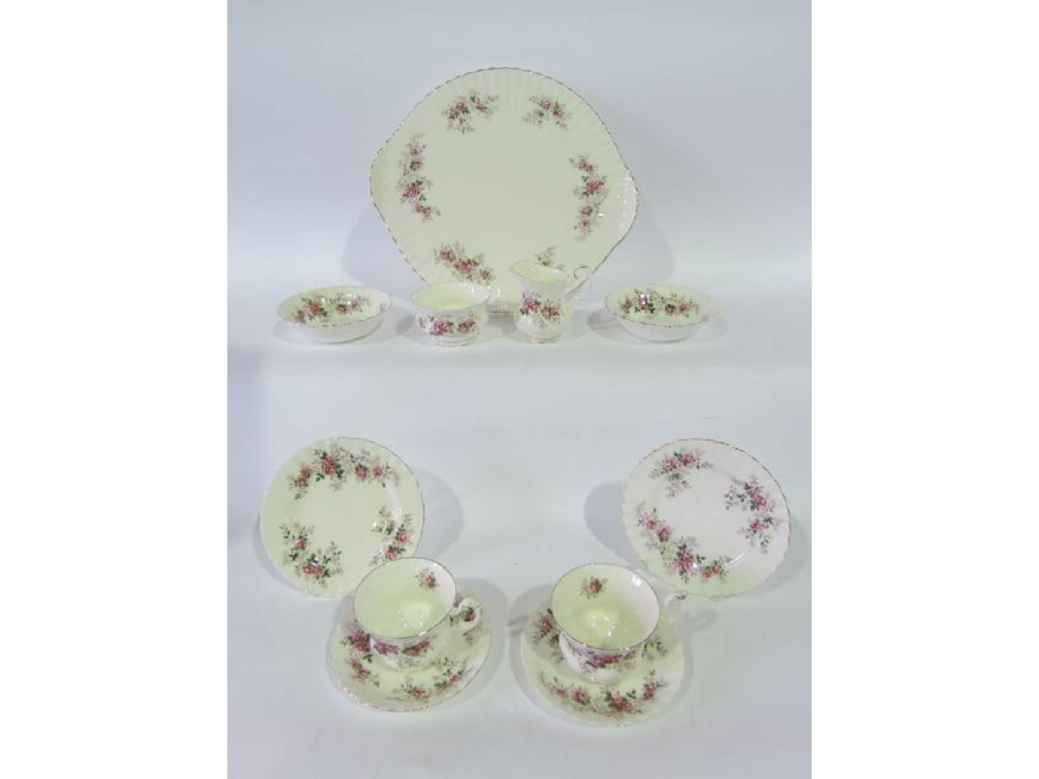 Appraisal: A collection of Royal Albert Lavender Rose pattern dinner and