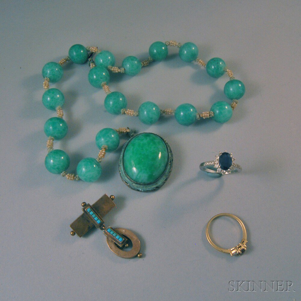 Appraisal: Small Group of Jewelry a green glass bead necklace with