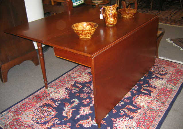 Appraisal: ANTIQUE AMERICAN GATELEG DINING TABLE With twin drop leaves supported