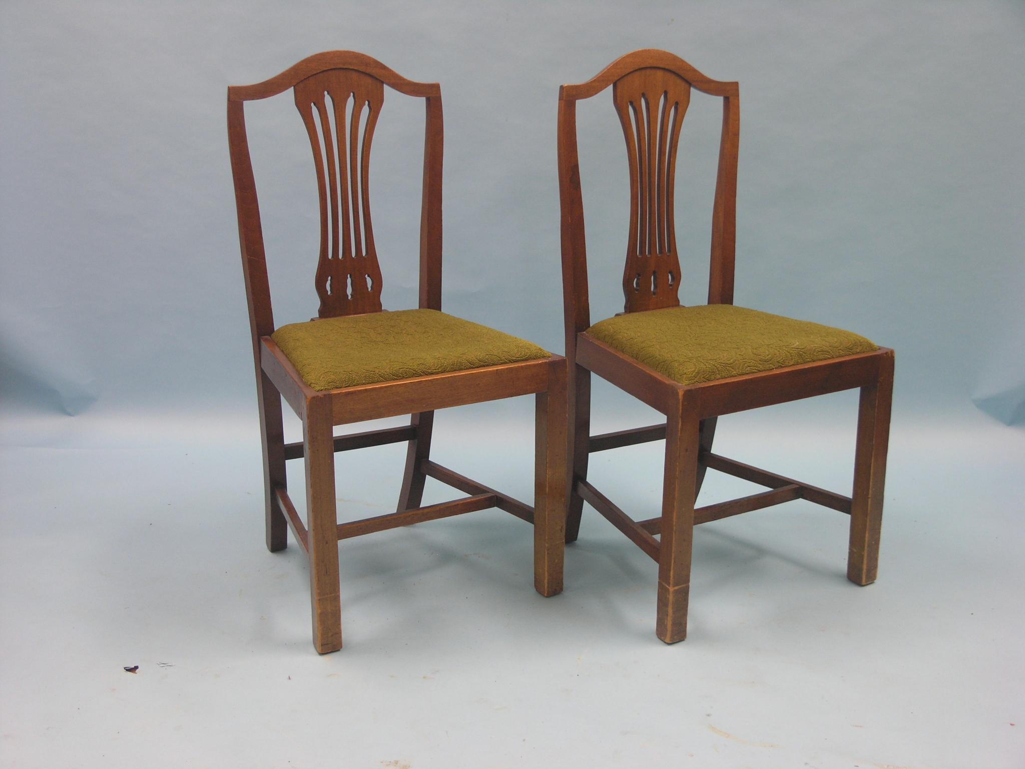 Appraisal: A set of four th century Hepplewhite mahogany dining chairs