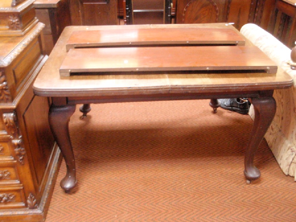 Appraisal: A mahogany wind-out dining table on cabriole legs with two