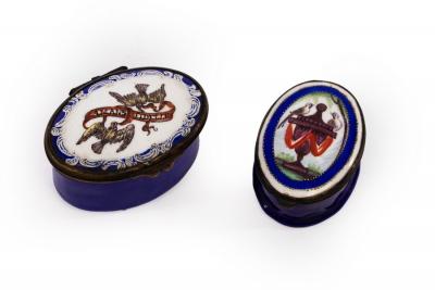 Appraisal: Two early th century French pill boxes both with blue