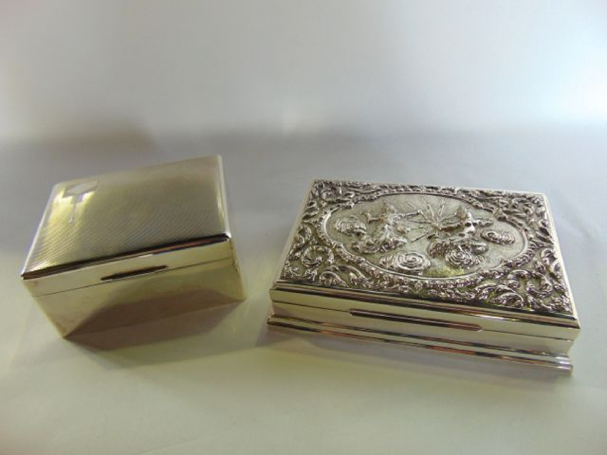 Appraisal: A sterling silver cigarette box Thailand the rectangular body with