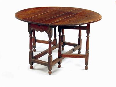 Appraisal: An oak gateleg table the oval top above an end