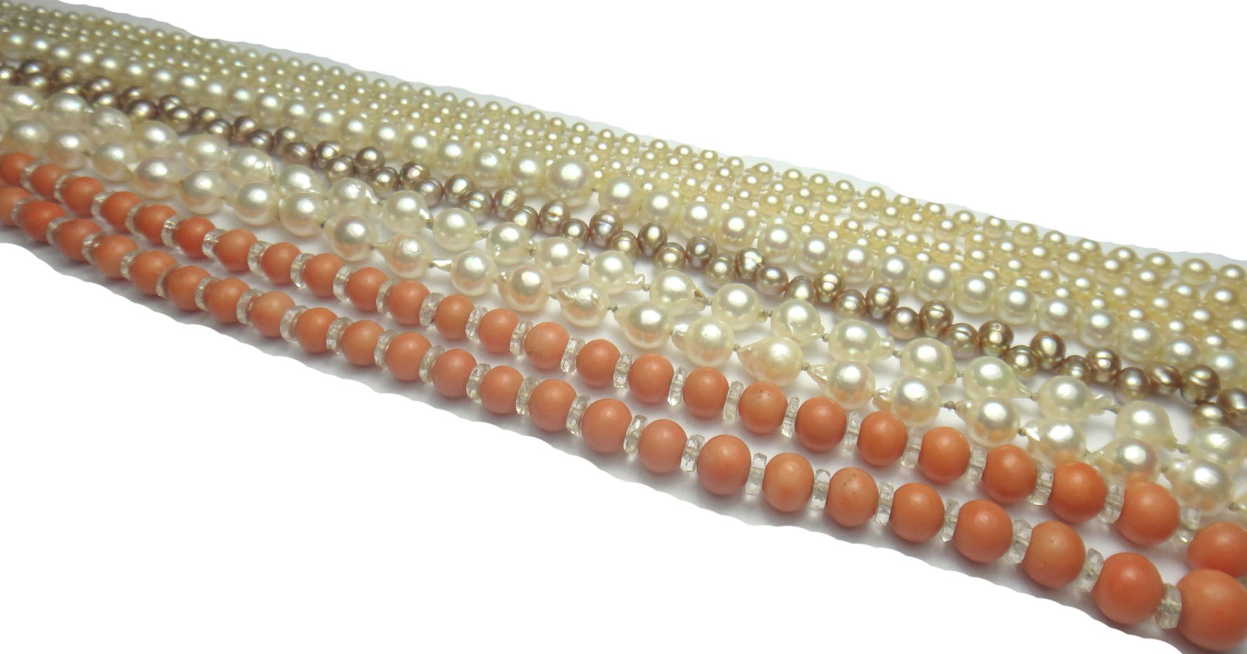 Appraisal: A single row necklace of coral beads spaced with faceted