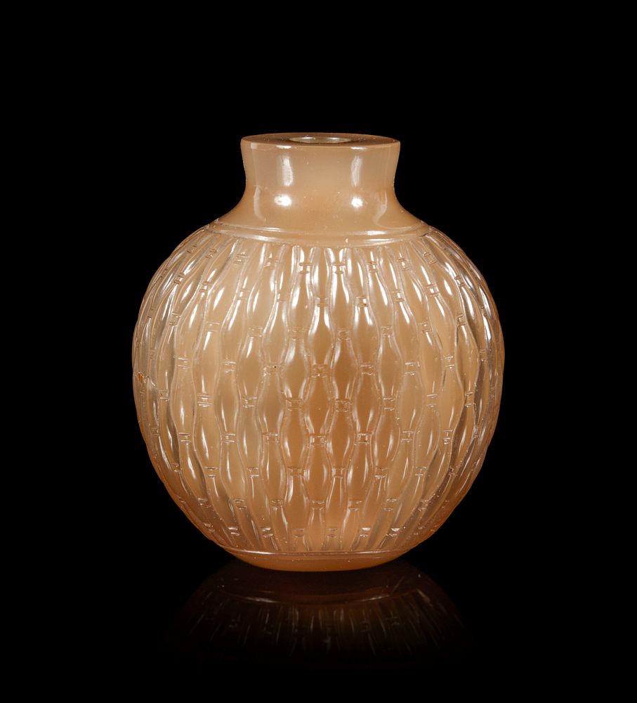 Appraisal: A Carved Agate 'Basket Weave' Snuff Bottle Height in cm