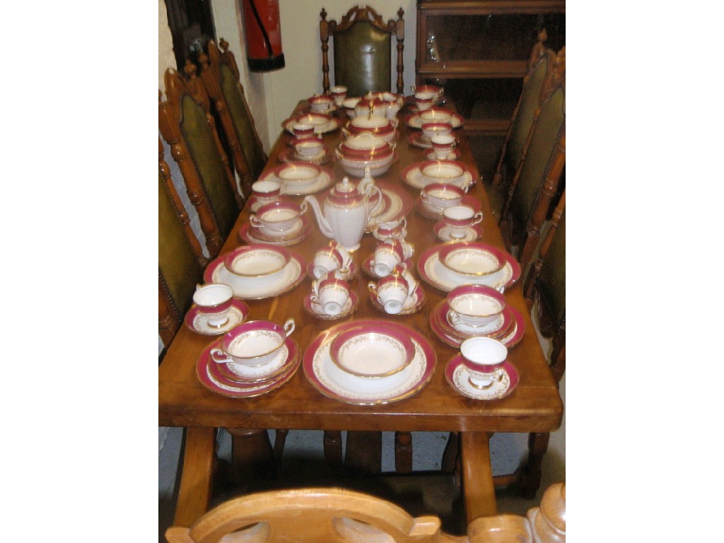 Appraisal: An extensive Tuscan bone china tea coffee and dinner service