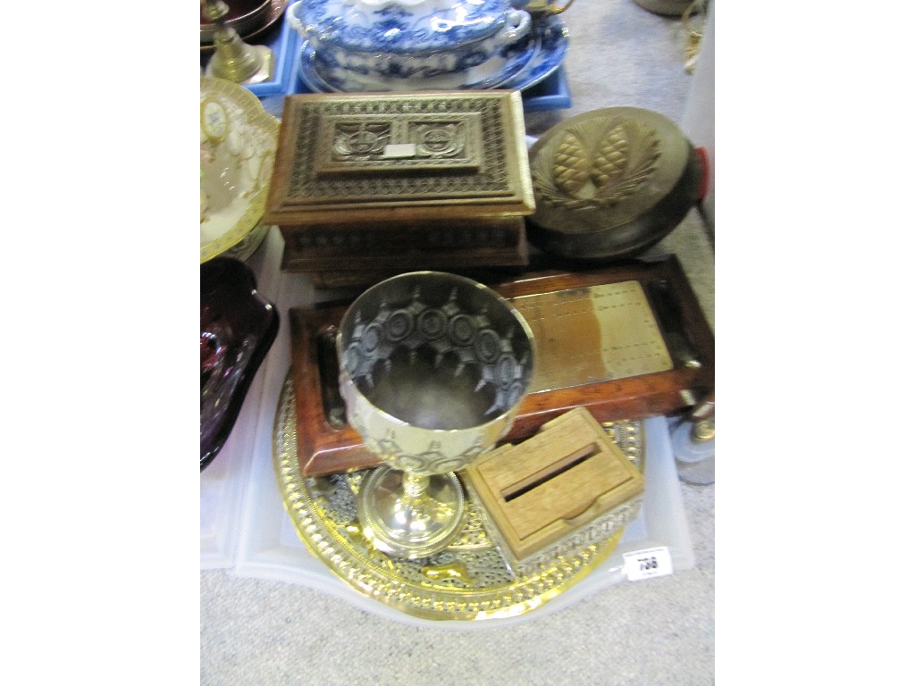 Appraisal: Tray lot of assorted treen and metalwares