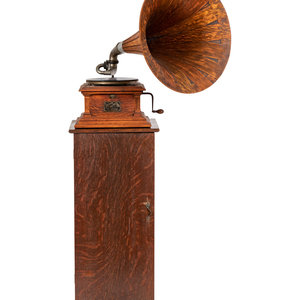 Appraisal: A Victor type III Disc Phonograph with a Wooden Horn