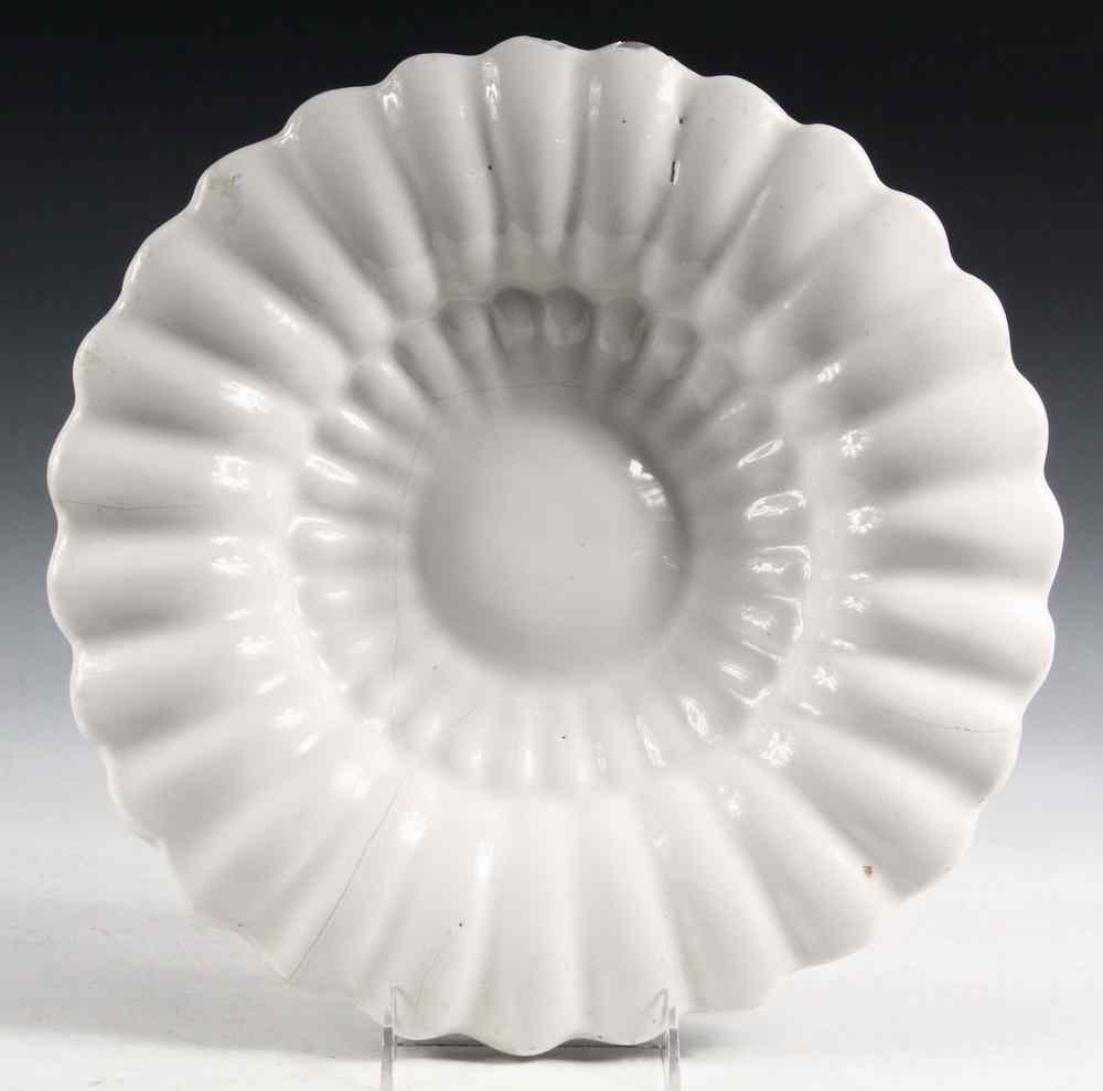 Appraisal: DELFT WHITE GLAZED DISH - Dutch th Century dish ''plooischotel''