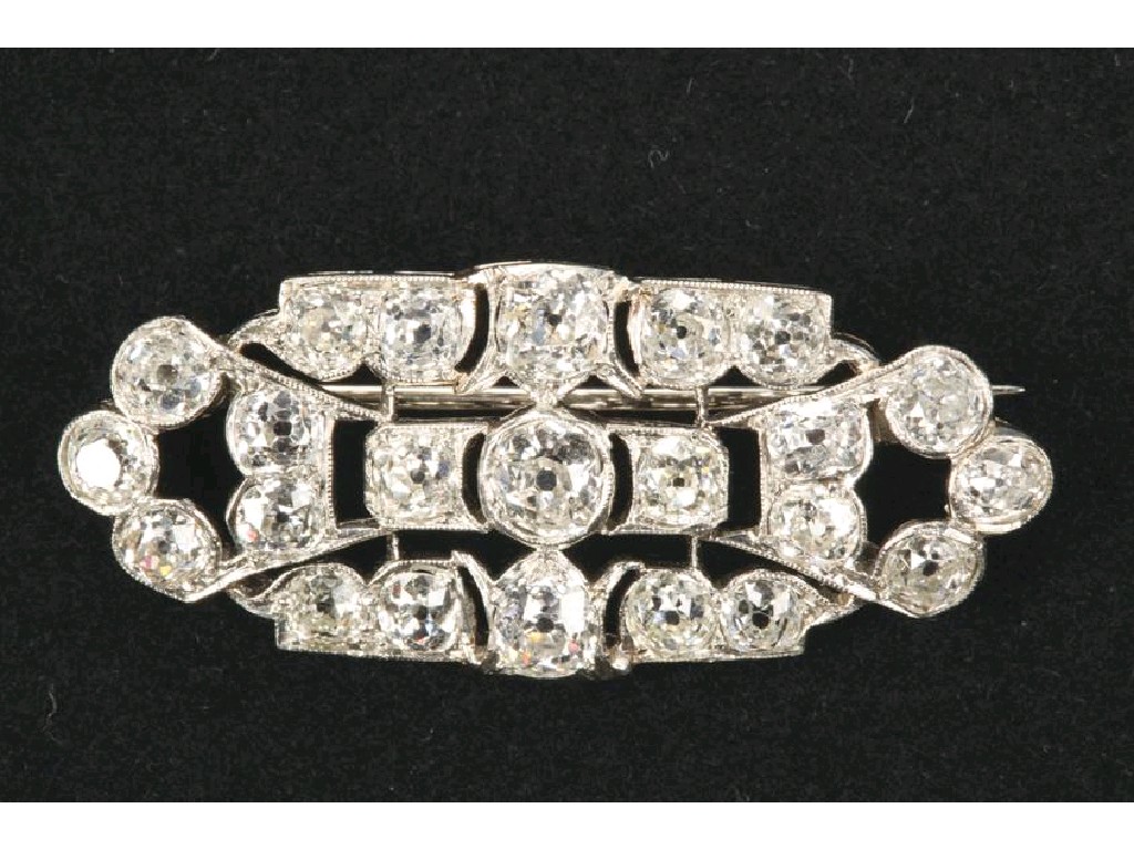 Appraisal: AN EARLY TH CENTURY DIAMOND-SET PLAQUE BROOCH of rectangular open