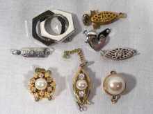 Appraisal: A mixed lot of pearl clasps