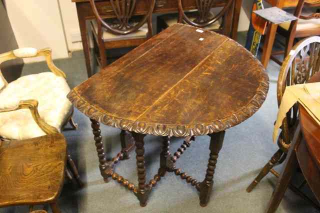 Appraisal: A VICTORIAN OAK DROP FLAP TABLE of oval form with