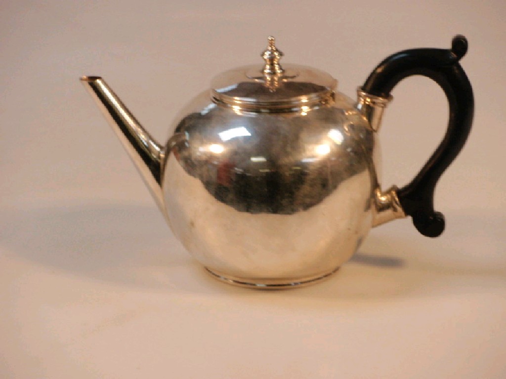 Appraisal: A late Victorian bullet shaped Irish silver teapot all marks