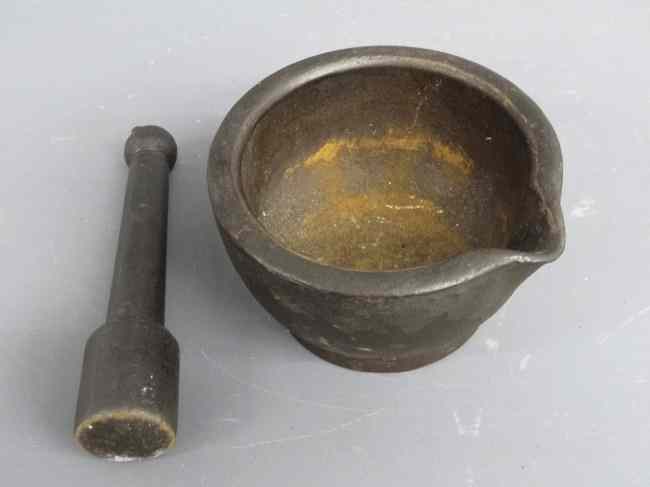 Appraisal: th c iron mortar and pestle