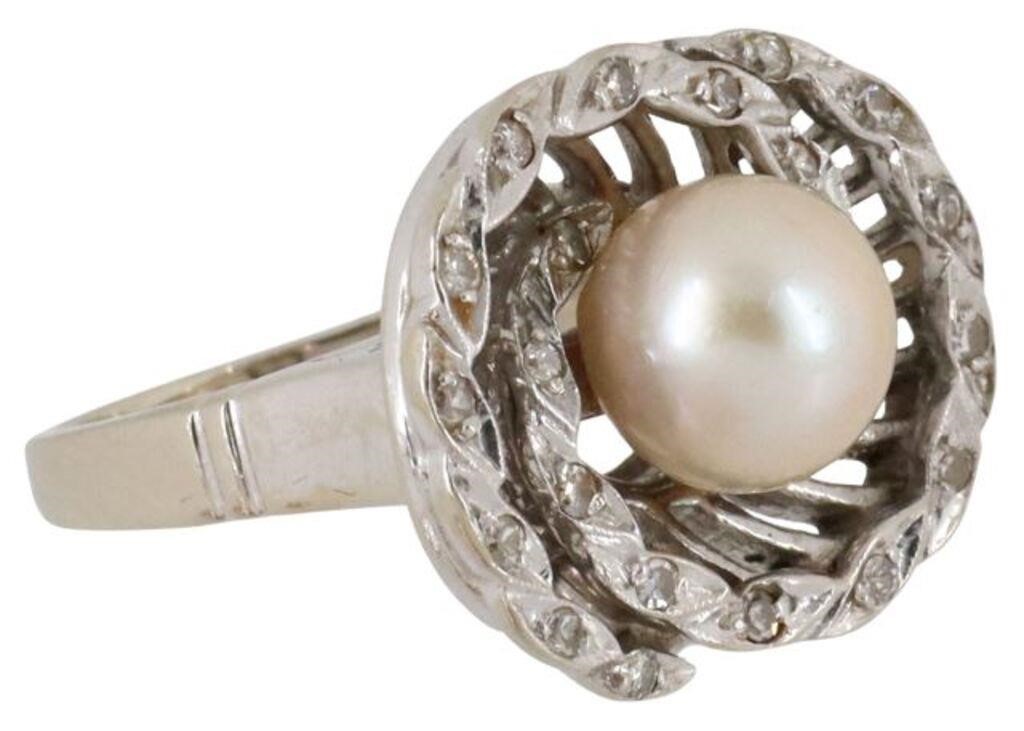 Appraisal: Estate kt white gold ring pearl framed by small diamonds