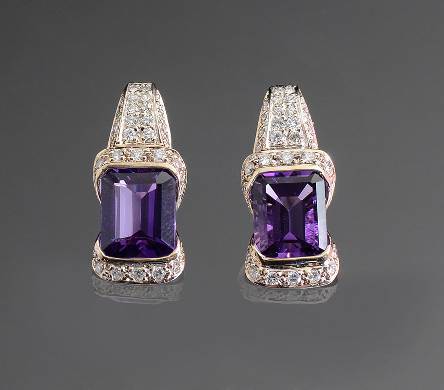 Appraisal: K AMETHYST DIAMOND EARRINGS K yellow gold earrings contain emerald