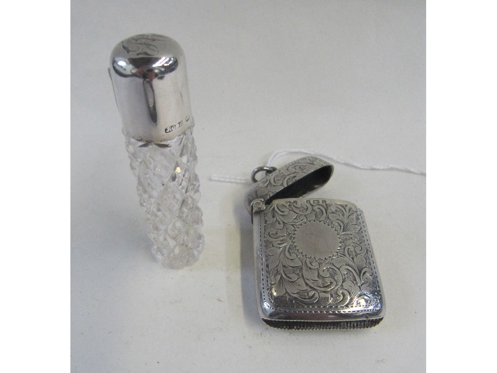 Appraisal: Lot comprising silver vesta and silver topped scent bottle Birmingham