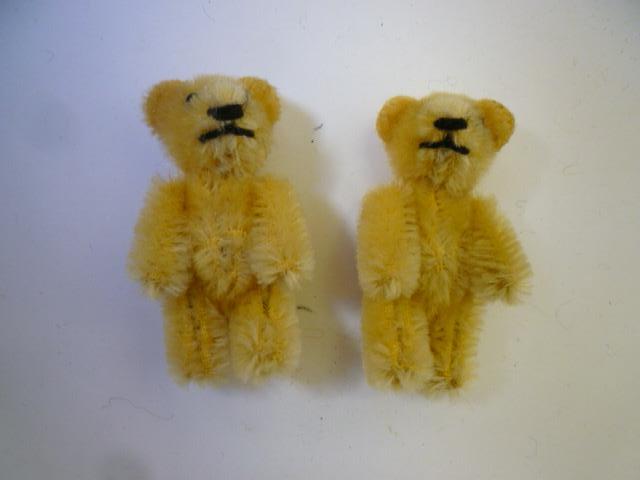 Appraisal: A pair of Schuco miniature teddy bears in pale gold