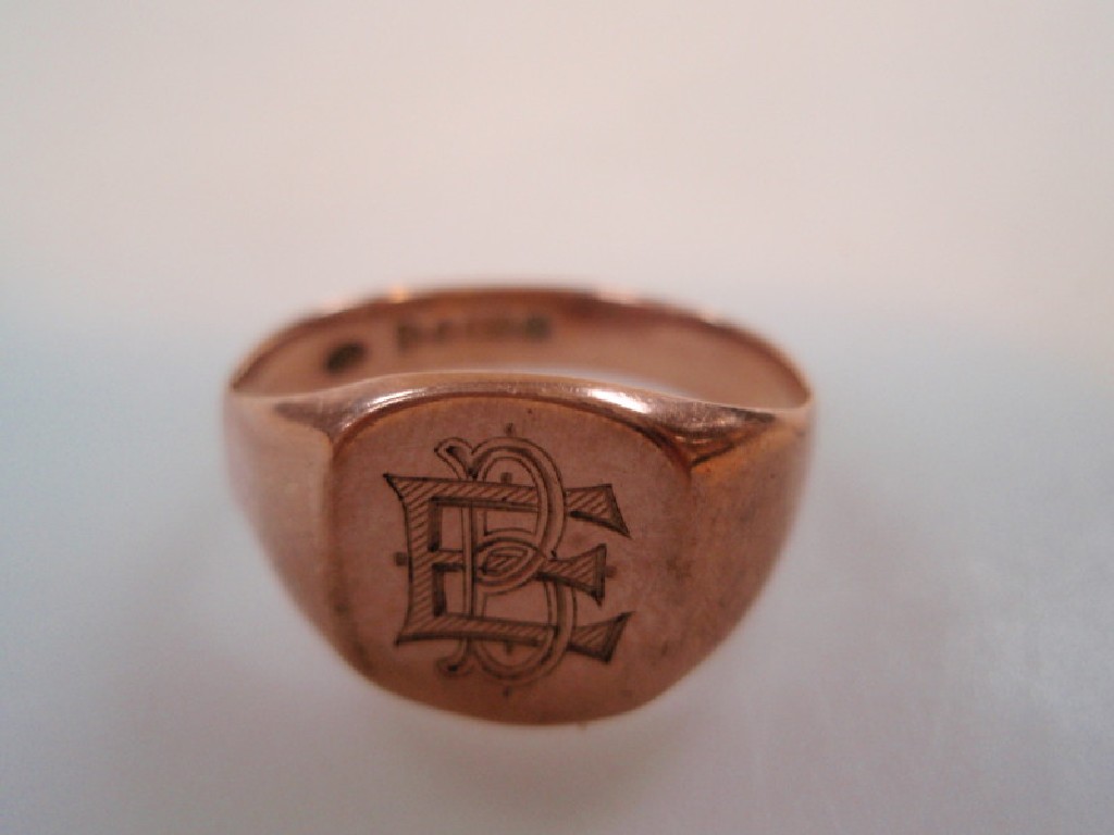 Appraisal: A ct rose gold gents signet ring with BE or