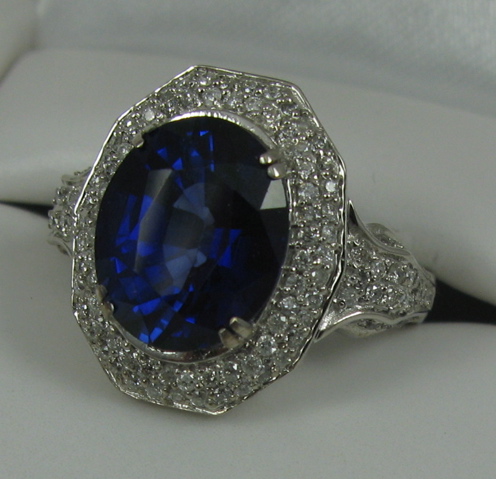 Appraisal: SAPPHIRE DIAMOND AND EIGHTEEN KARAT WHITE GOLD RING centering an