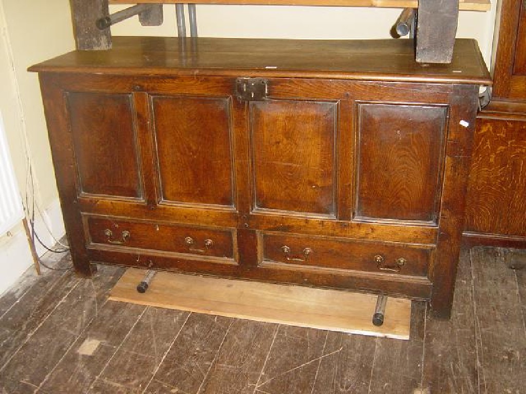 Appraisal: A Georgian oak mule chest with panelled frame over drawers