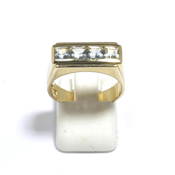 Appraisal: AN AQUAMARINE GOLD RING Yellow gold Decorative ring the top