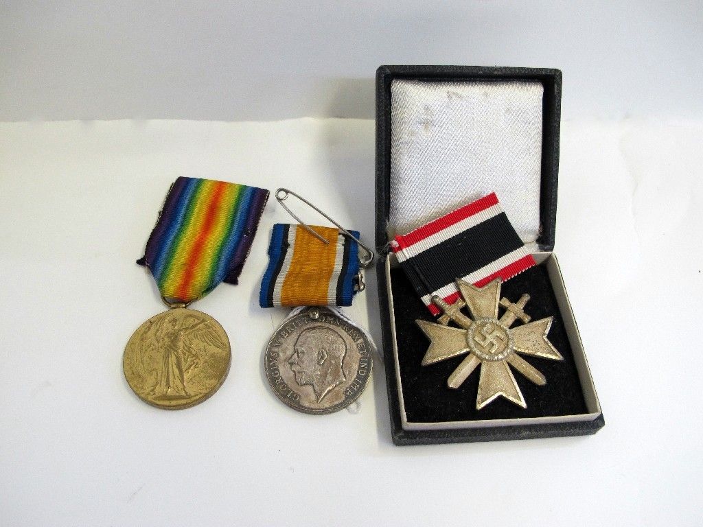 Appraisal: A lot comprising a WWI group of two to Pte