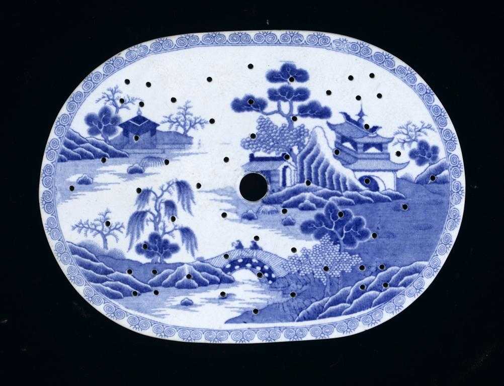 Appraisal: A BLUE PRINTED STONE CHINA DRAINER with two figures on