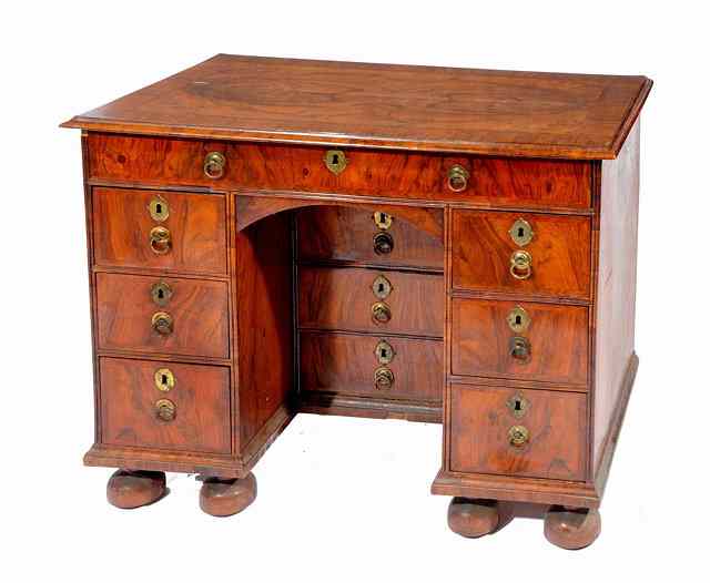 Appraisal: A QUEEN ANN WALNUT KNEEHOLE DESK with cross banded top