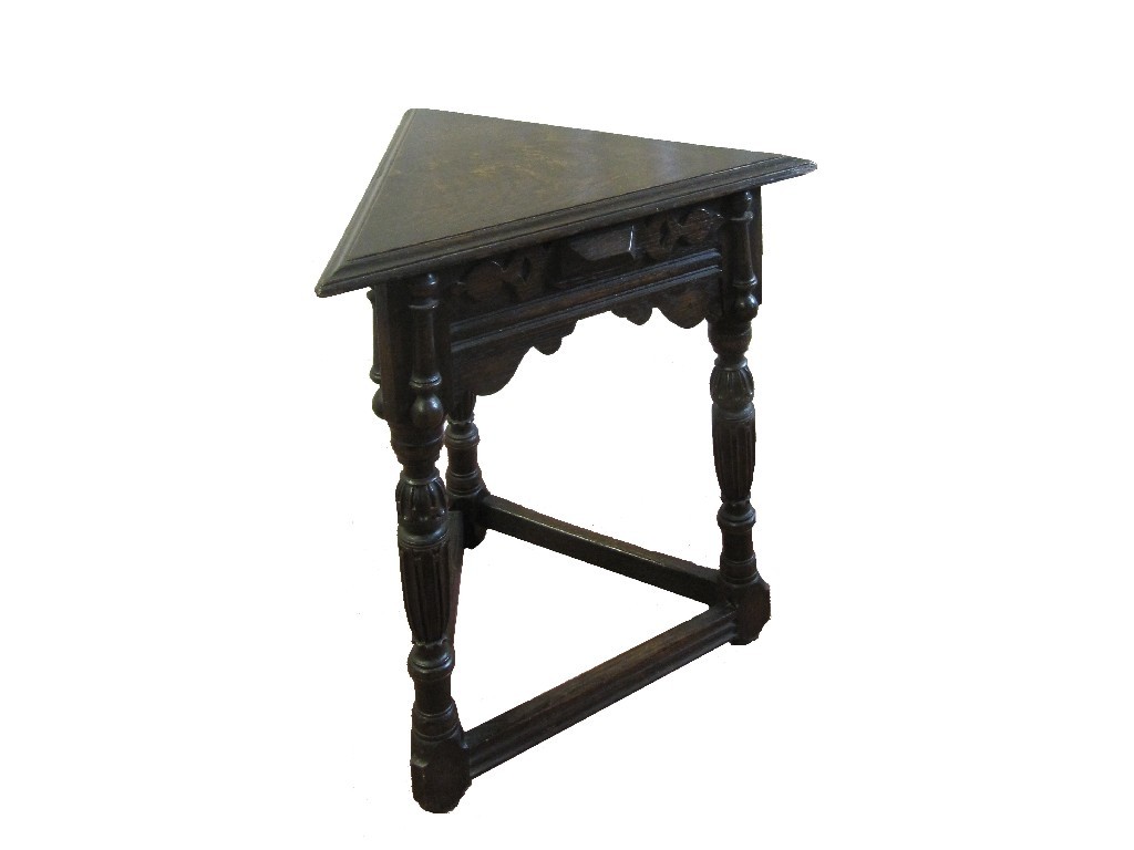 Appraisal: A Victorian oak corner table with a triangular support and