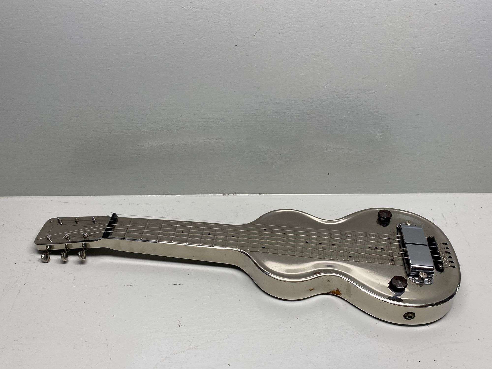 Appraisal: Rickenbacker model chrome lap steelRickenbacker model chrome lap steel some