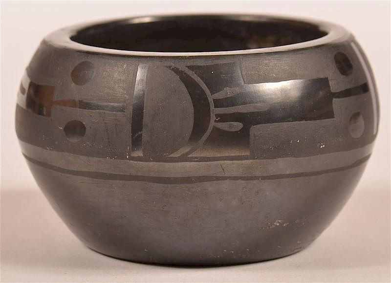 Appraisal: Vintage Pueblo Black on Blackware Pottery Bowl Vintage Pueblo Black