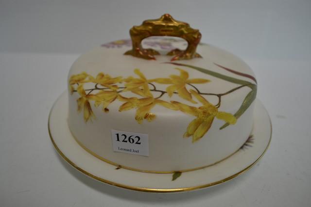 Appraisal: VICTORIAN ROYAL WORCESTER BUTTER DISH AND COVER HAIRLINE