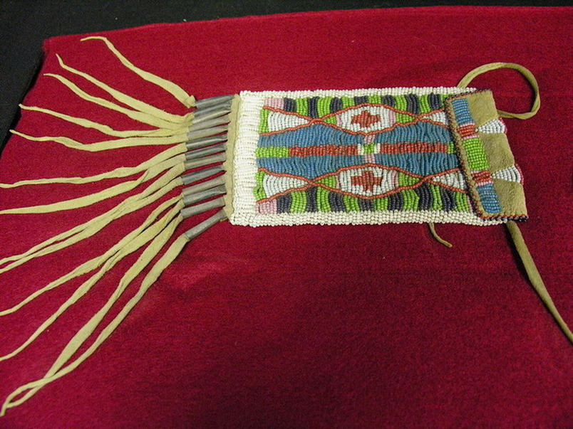 Appraisal: NATIVE AMERICAN BEADED PURSE Age unknown Estate item