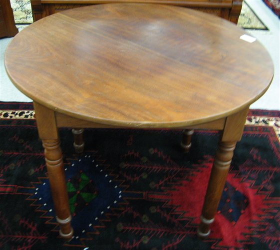 Appraisal: VICTORIAN ROUND WALNUT LAMP TABLE American last quarter of the