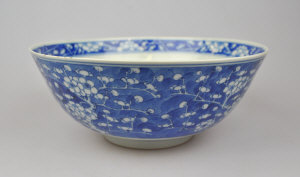 Appraisal: A Chinese blue white bowl decorated with prunus on cracked