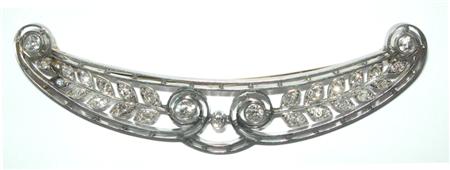 Appraisal: A Belle Epoque platinum mounted diamond set brooch of curved