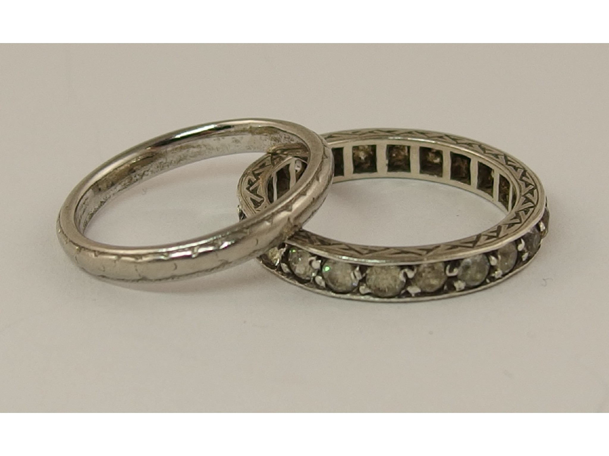 Appraisal: A palladium wedding band and a white metal gem set