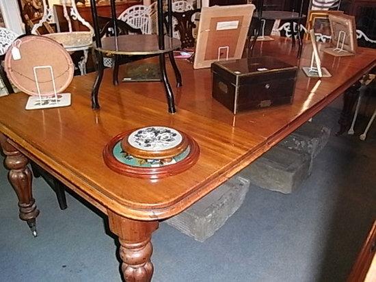 Appraisal: A VICTORIAN MAHOGANY EXTENDING DINING TABLE with two extra leaves