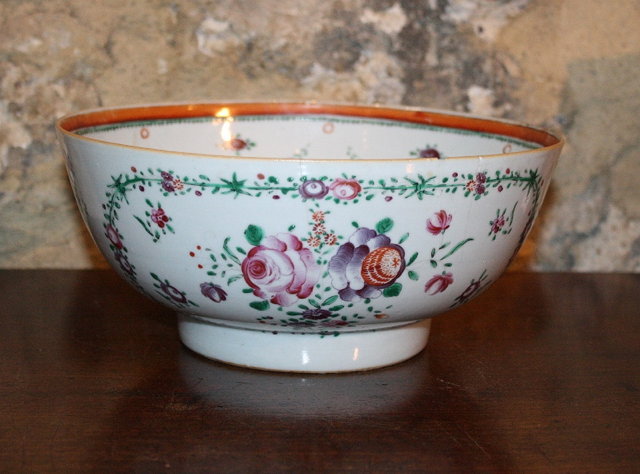 Appraisal: AN TH CENTURY CHINESE FAMILLE ROSE BOWL painted with flower