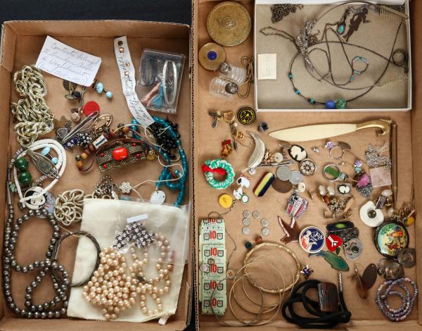 Appraisal: VINTAGE COSTUME JEWELRY AND ACCESSORIESItems as shown ONSITE AUCTION This