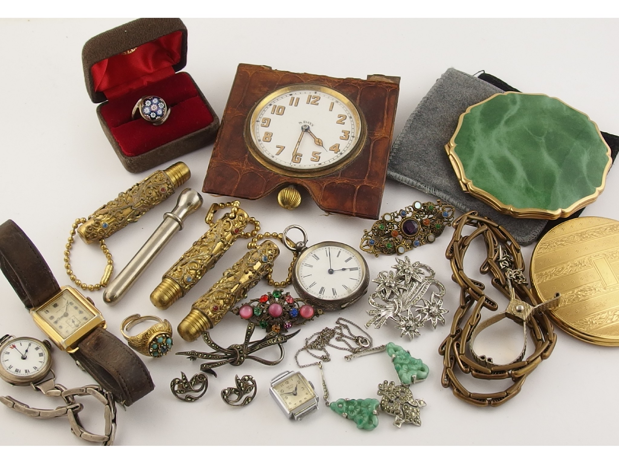 Appraisal: A collection of vintage costume jewellery and compacts to include