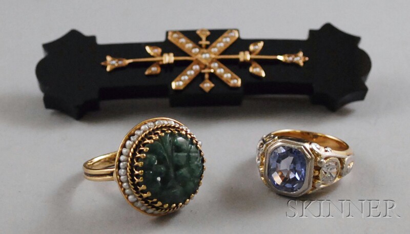 Appraisal: Three Jewelry Items a kt gold and carved jadeite ring