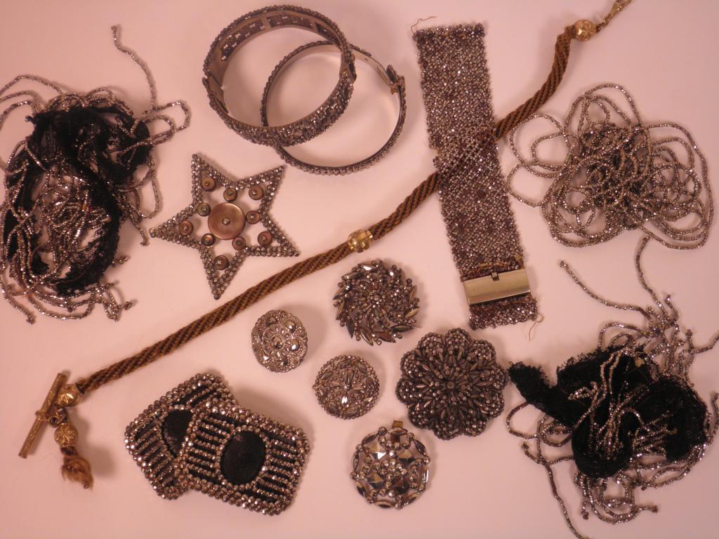 Appraisal: A quantity of mainly marcasite jewellery