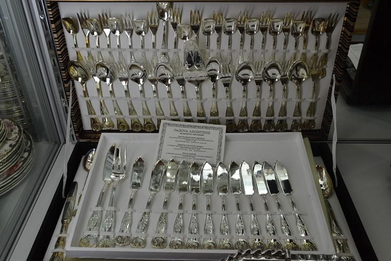 Appraisal: BOXED ITALIAN KINGS PATTERN CUTLERY SET MARKED