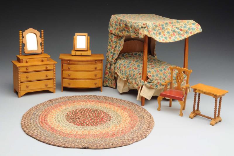 Appraisal: TynieToy Piece Bedroom Set 's - 's Set is marked